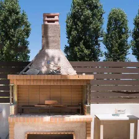 بيت للعطل House Lefkes