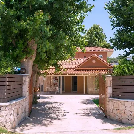 Nyaraló House Lefkes A